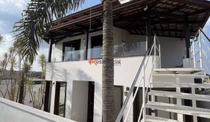 Casa com piscina e hidromassagem a venda no São Roque.