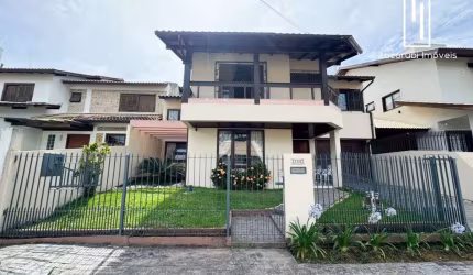 Casa com 3 quartos à venda na Rua Itabira, 154, Itacorubi, Florianópolis por R$ 1.900.000