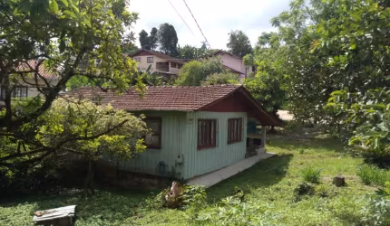 Terreno de esquina com 621 m² no bairro Petrópolis