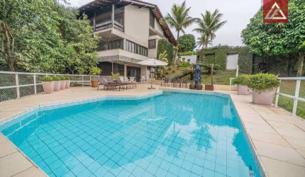Casa com 3 dormitórios, sendo 2 suítes à venda, 800 m² por R$ 5.200.000 - Garcia - Blumenau/SC