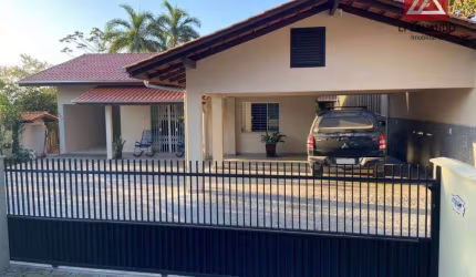 Casa com 3 dormitórios, sendo 2 suítes à venda, 280 m² por R$ 1.500.000 - Centro - Pomerode/SC