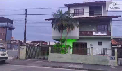 Sobrado Padrão no Bairro Fátima