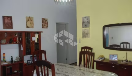 Casa de 4 quartos,160m² privativo, Bairro Vila Ipiranga - Porto Alegre