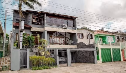 Casa alto padrão 5 dormitórios, 2 suítes no bairro Vila Jardim
