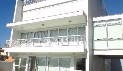 CASA DE ALTO PADRÃO COM 4 DORMÍTÓRIOS E 8 VAGAS DE GARAGEM