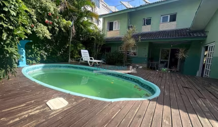 Casa com 3 dormitórios para alugar, 255 m² por R$ 6.062,00/mês - Centro - Cachoeirinha/RS
