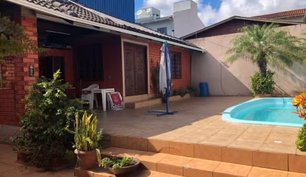 Casa com Piscina Bairro Palmital
