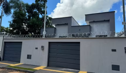 Casa 2 quartos, com suíte, área gourmet com churrasqueira