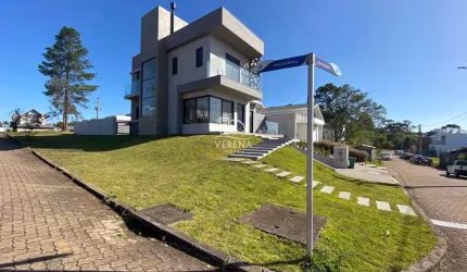 BELA ALVENARIA DE ESQUINA EM CONDOMÍNIO FECHADO