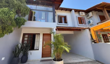DUPLEX COM 03 DORMITÓRIOS, PÁTIO COM PISCINA NO BAIRRO UNIVERSITÁRIO