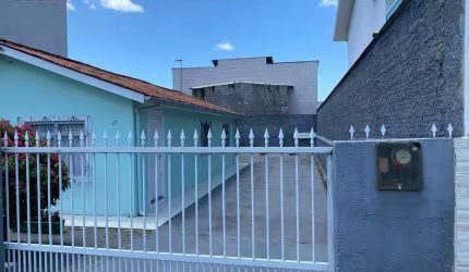 Casa Espaçosa com 3 Quartos em Forquilhinhas