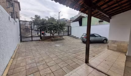 Casa à venda, 4 quartos, 1 suíte, 4 vagas, Sagrada Família - Belo Horizonte/MG