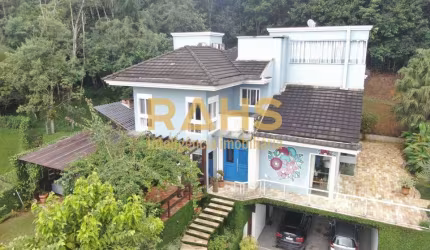 Linda casa com piscina e pista de skate no bairro São Marcos - Rahs Inteligência Imobiliária
