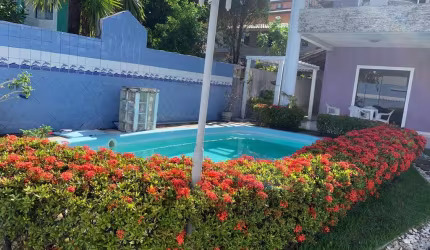 CASA 4/4 COMDOMÍNIO UNIVILLAS