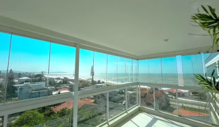 Apartamento/Cobertura com vista mar em Costazul.