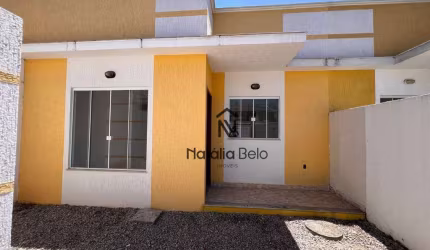 Casa linear independente em bairro com infraestrutura