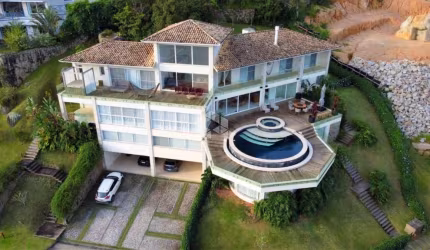 CASA DE ALTO PADRÃO À VENDA NO CACUPÉ - FLORIANÓPOLIS