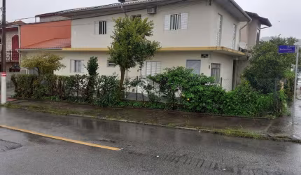 CASA COM 4 DORMITÓRIOS/ QUARTOS SENDO 1 SUÍTE  EM SÃO JOSÉ SC, BAIRRO BELA VISTA À VENDA POR R$ 780.000,00.