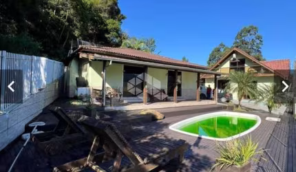 DUAS CASAS EM UM TERRENO DE 760M² EM PALHOÇA SC, BAIRRO ALBARDÃO À VENDA POR R$ 525.000,00.