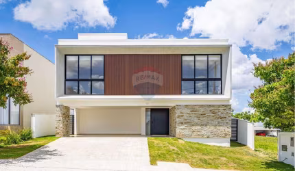 Linda casa com 4 suítes Localizada no Condomínio Alphaville fase 1