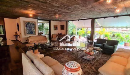 Vende ou aluga casa com piscina no Jardim Guedala.