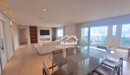 Apartamento próximo ao Parque do Ibirapuera, 235m², 3 suítes, 4 vagas, na Vila Nova Conceição