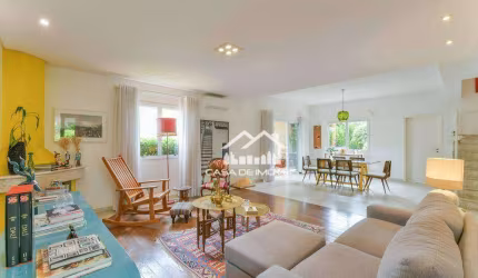 Vende casa em condomínio com 273m², 4 suítes, 3 vagas e espaço gourmet, no Campo Belo.