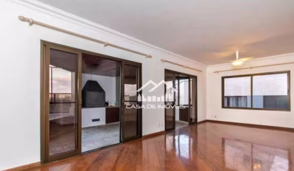 Aluga apartamento de 200m², com 4 quartos, sendo 3 suítes e 4 vagas, no Jd Vitória Régia.