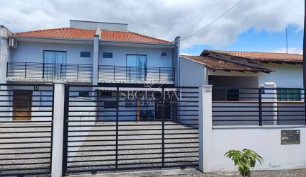 Sobrado com 03 dormitórios no Balneário Cambiju em Itapoá/SC