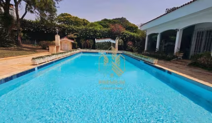 Linda casa com piscina região central de Atibaia