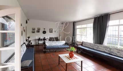 CIV 230 - CASA INDEPENDENTE A 50 METROS DA PRAIA DOS ANJOS, À VENDA EM ARRAIAL DO CABO/RJ