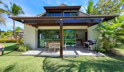 Excelente Bangalô duplex mobiliado localizado no Condomínio Beach Class Muro alto com 130,38m².