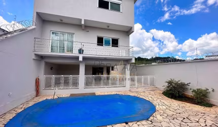 Casa com 4 quartos e piscina à venda, 284 m² por R$ 1.750.000 - Santa Luiza - Varginha/MG