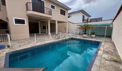 Casa com 4 quartos e piscina à venda, 318 m² por R$ 1.200.000 - Jardim Andere - Varginha/MG