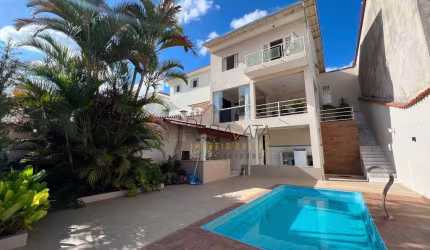 Casa com 3 dormitórios à venda, 225 m² por R$ 980.000,00 - Campos Elíseos - Varginha/MG