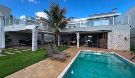 Casa com 4 suítes e piscina à venda, 380 m² por R$ 1.900.000,00 - Riviera do Lago - Varginha/MG