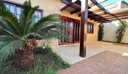 Casa com 3 dormitórios à venda, 241 m² por R$ 790.000,00 - Jardim Vale dos Ipês - Varginha/MG