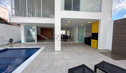 Casa com 4 dormitórios à venda, 242 m² por R$ 1.250.000,00 - Treviso - Varginha/MG