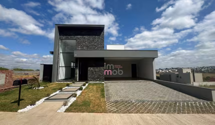Casa Térrea no condomínio Villa Bela Vista com Área de Lazer e Vista para o Lago
