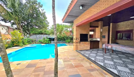 CASA DE ALTO PADRÃO APENAS 50 METROS DO MAR
