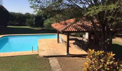 COM AT DE 10 MIL m²  ESTA ÓTIMA CASA DE CAMPO  MOBILIADA PARA LOCAÇÃO NO LOTEAMENTO CHÁCARA MORADA MEDITERRÂNEA - JUNDIAÍ SP