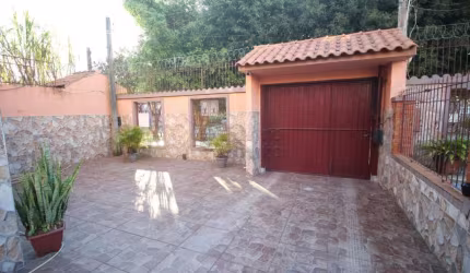 Casa espaçosa com 5 quartos no Laranjal.