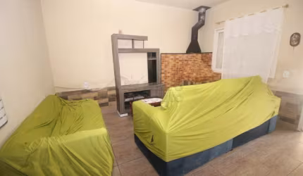 Casa Mobiliada com Espaço Gourmet e Pátio Amplo no Laranjal - Próxima à Av. Rio Grande do Sul