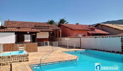 Excelente oportunidade com 6 quartos, piscina, sauna, hidro e churrasqueira!