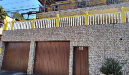 FL12 - Excelente casa de 3 andares no Flamengo.