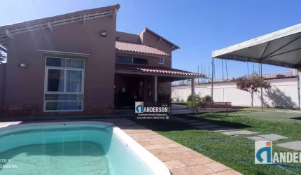 Excelente casa com 4 qurtos