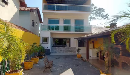 Oportunidade no Barroco! Duas casas  com total de 5 quartos (2 suítes) com churrasqueira e chuveirão.