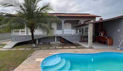 Excelente casa 4 Quartos (1 suíte) com churrasqueira e Piscina em Itaipuaçu
