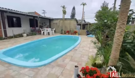 Casa com 3 Dormitórios, Espaço Gourmet com Churrasqueira e Piscina na Praia de Cidreira/RS