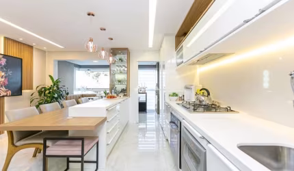 APARTAMENTO MOBILIADO E ENSOLARADO COM SACADA GOURMET 2 QUARTOS COM SUÍTE 2 VAGAS Á VENDA